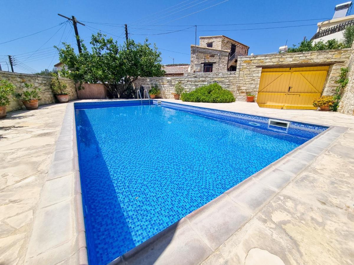 Village Charm With Pool At Apartman Szkarínu